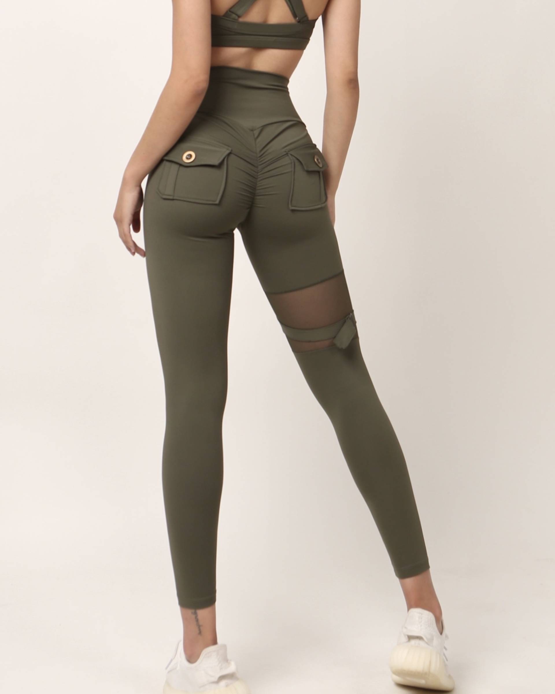 Leggings de Yoga con Bolsillo de Malla y Corte Único, Realce en la Cola