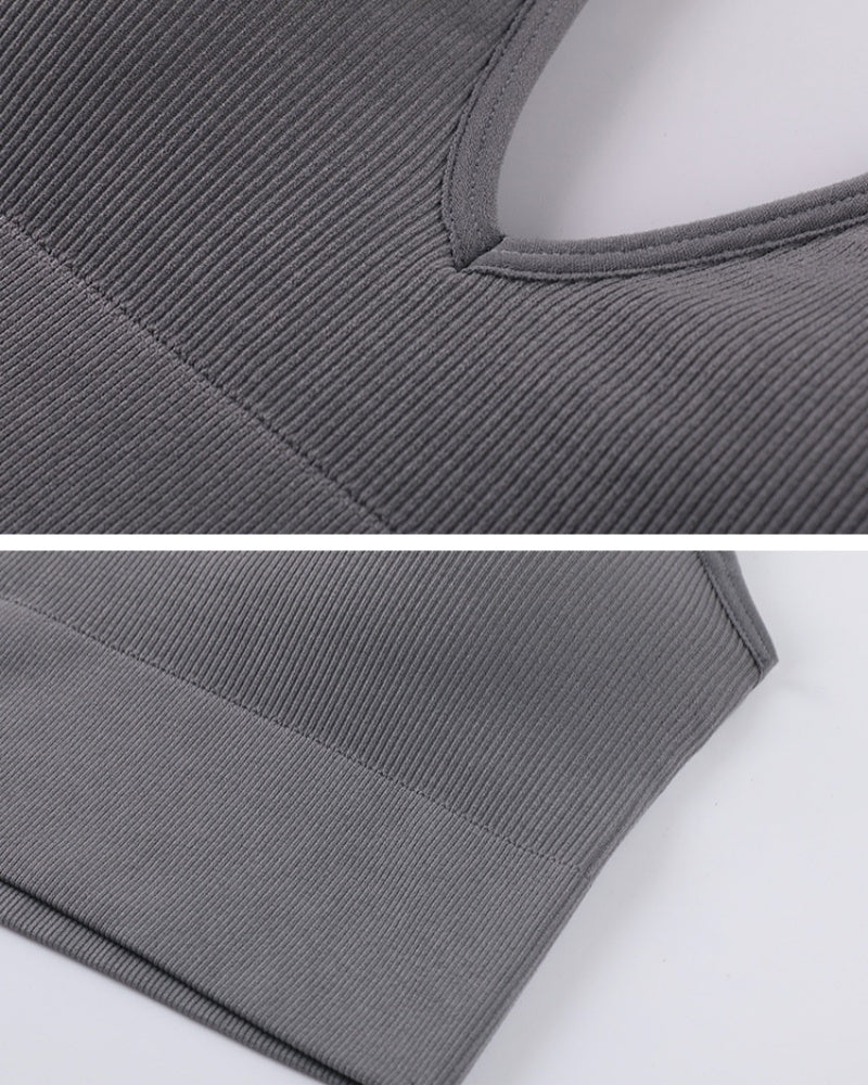 Soutien inalámbrico triangular con escote profundo en V, cuello halter y espalda descubierta