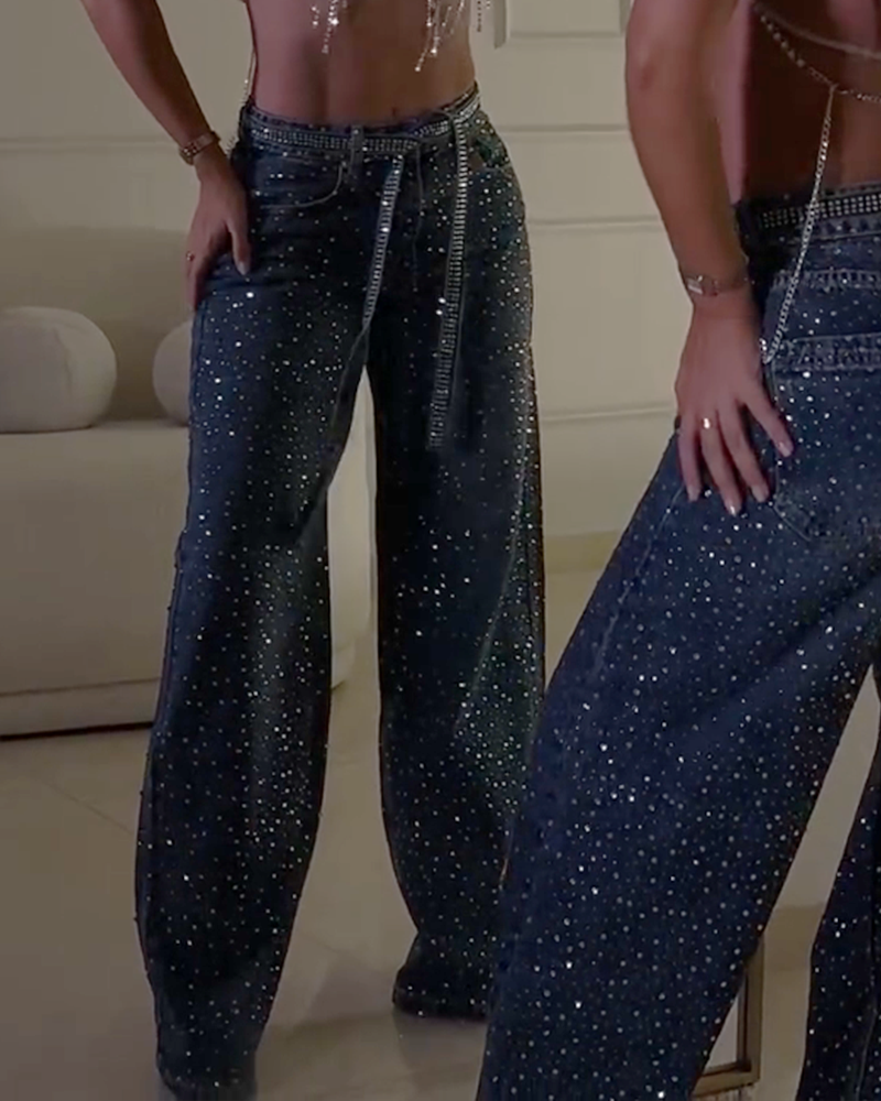 Jeans de tiro medio lavado a la moda con pierna recta y tachuelas en forma de diamante