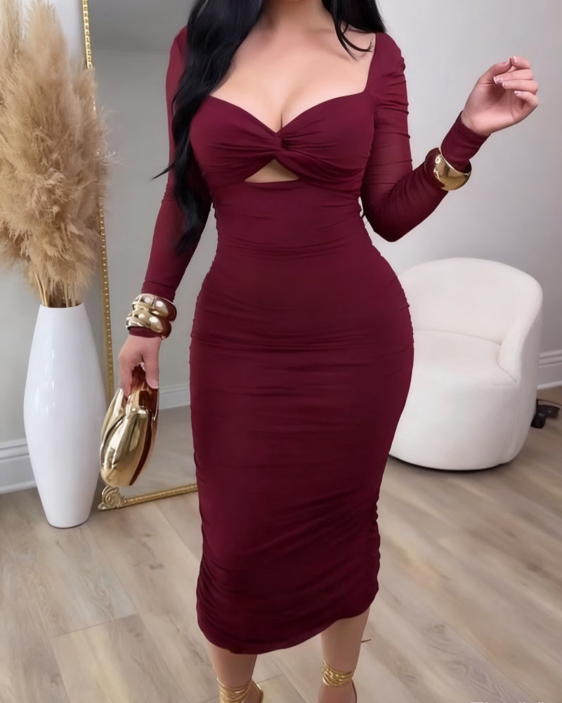 Vestido Midi Ajustado con Mangas de Malla con Recortes y Fruncidos Glamuroso