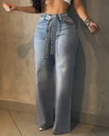 Jeans de pierna ancha con cintura media, adornados con diamantes y cinturón, elegantes