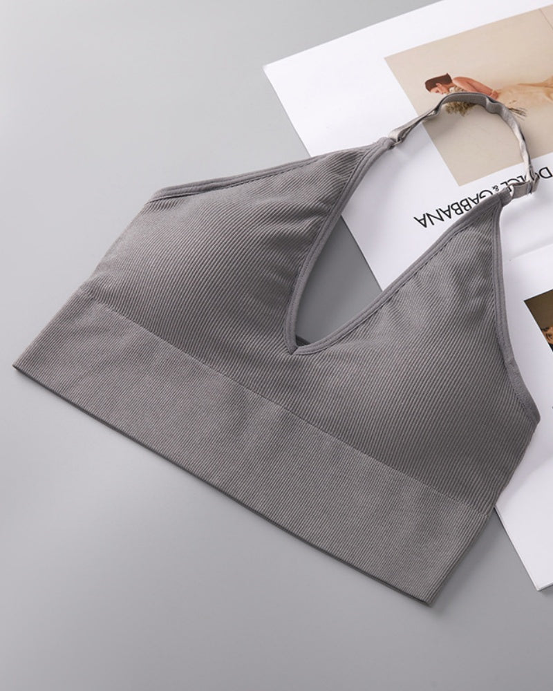 Soutien inalámbrico triangular con escote profundo en V, cuello halter y espalda descubierta
