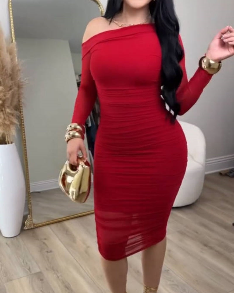 Vestido Midi Ajustado de Malla con Cuello Inclinado Elegante y Mangas Largas