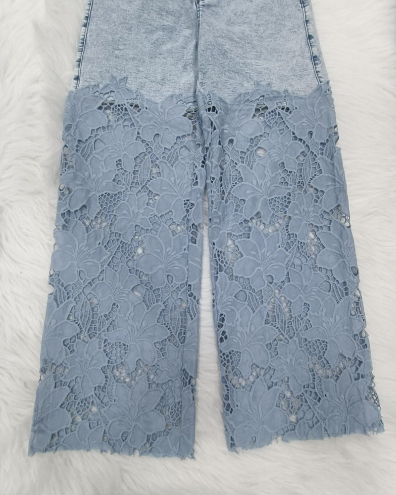 Jeans de mezclilla con recortes florales y encaje Shapshe® de pierna ancha para mujer