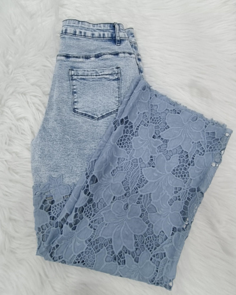 Jeans de mezclilla con recortes florales y encaje Shapshe® de pierna ancha para mujer