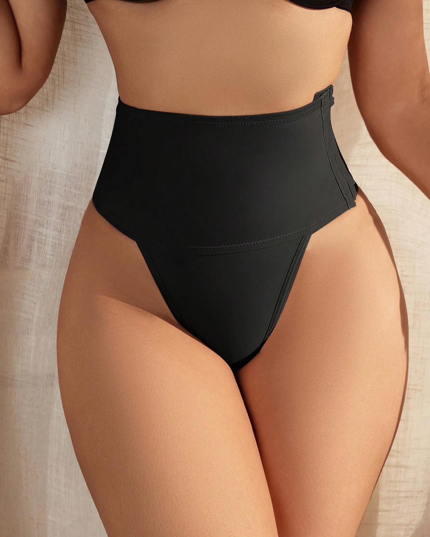 Panties moldeadoras de control con cierre de gancho y diseño tanga