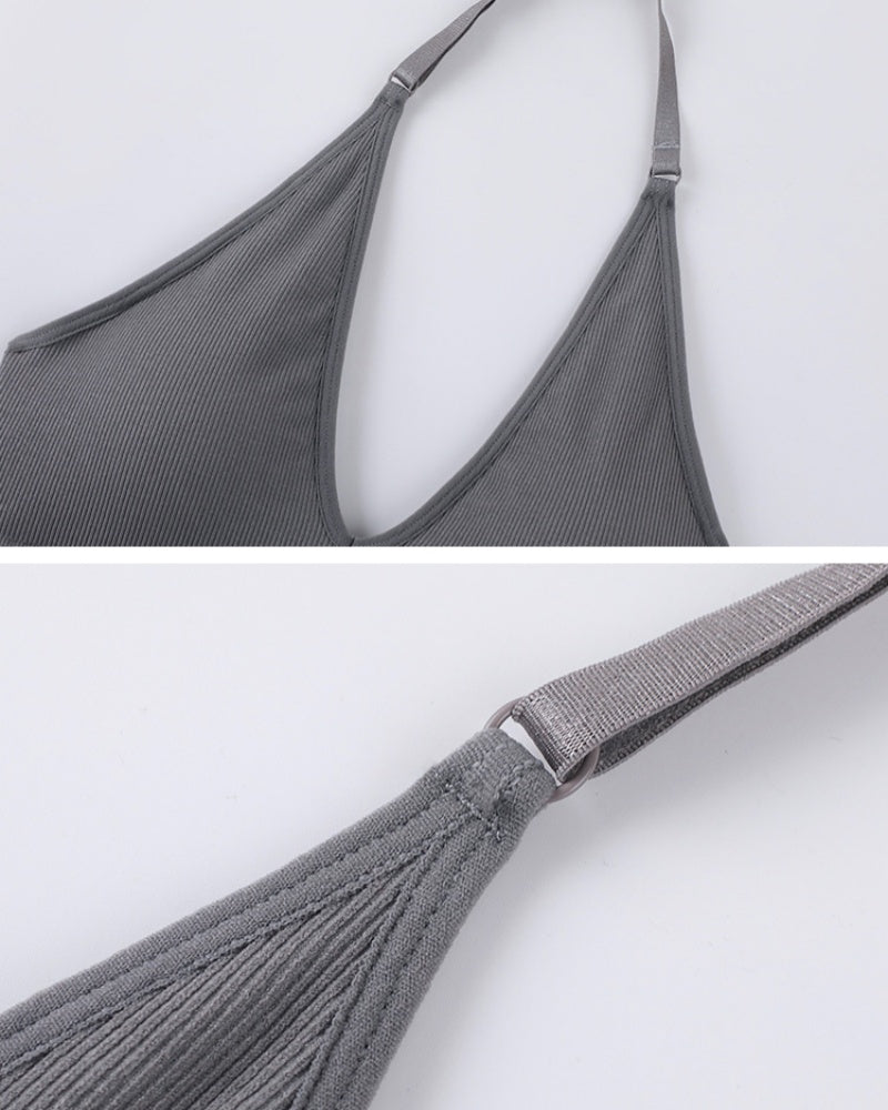 Soutien inalámbrico triangular con escote profundo en V, cuello halter y espalda descubierta