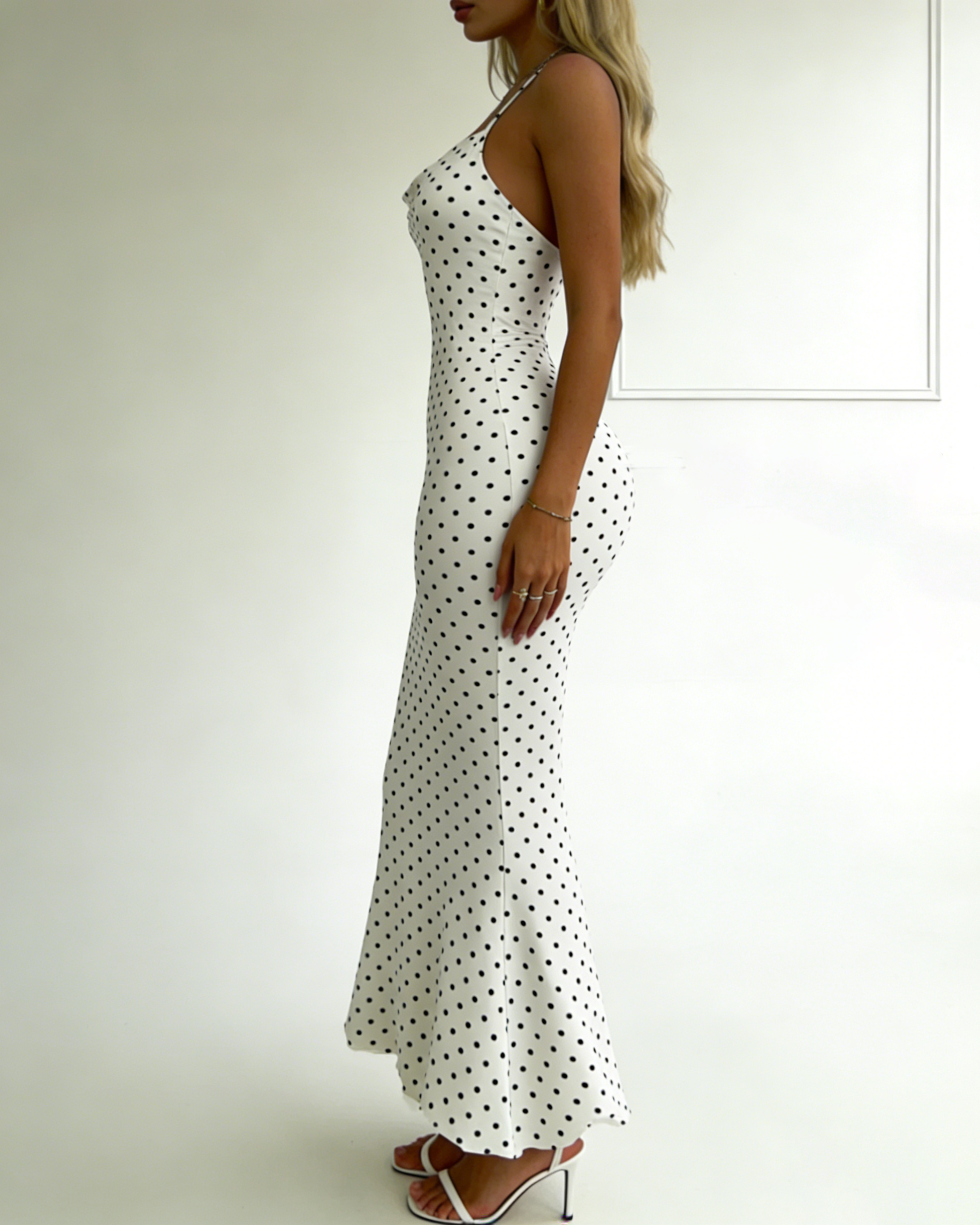 Vestido Ajustado Femenino Elegante y Sexy con Tirantes Finos y Estampado de Lunares