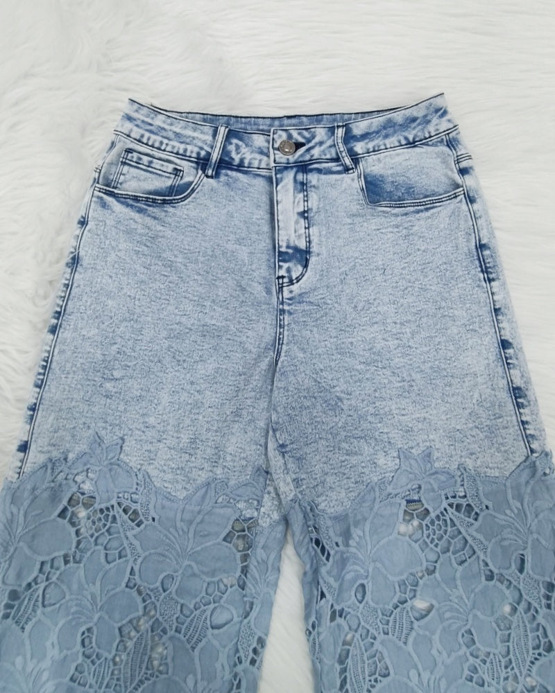 Jeans de mezclilla con recortes florales y encaje Shapshe® de pierna ancha para mujer