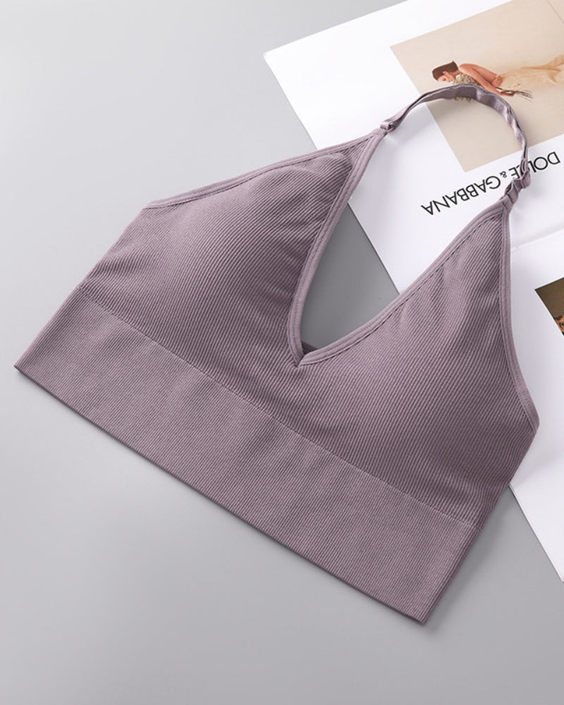 Soutien inalámbrico triangular con escote profundo en V, cuello halter y espalda descubierta