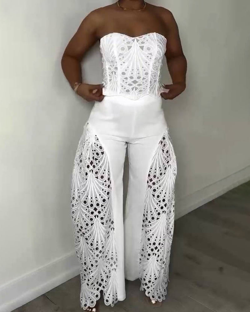Conjunto de Top Elegante Sin Tirantes con Ojalillos Florales y Pantalones de Pierna Ancha